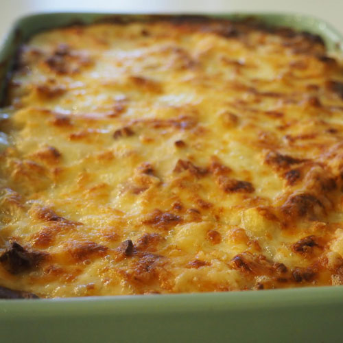 Macaroni cheese topped with golden brown cheese